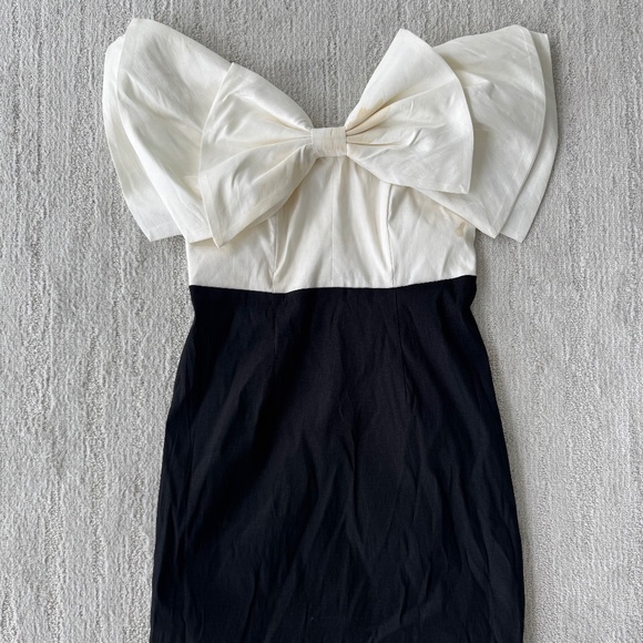 Bardot Bow Black & White Off the Shoulder Minidress Size 6 - Picture 2 of 5
